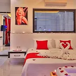 Yesilkoey 2 Bedroom Secluded With Private Pool Hot Tub Villa