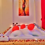 Yesilkoey 2 Bedroom Secluded With Private Pool Hot Tub Villa *