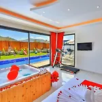 Yesilkoey 2 Bedroom Secluded With Private Pool Hot Tub Villa *
