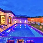 Yesilkoey 2 Bedroom Secluded With Private Pool Hot Tub *