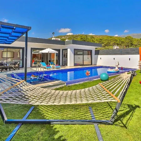 Yesilkoey 2 Bedroom Secluded With Private Pool Hot Tub Villa *