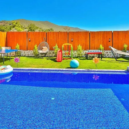 Yesilkoey 2 Bedroom Secluded With Private Pool Hot Tub *