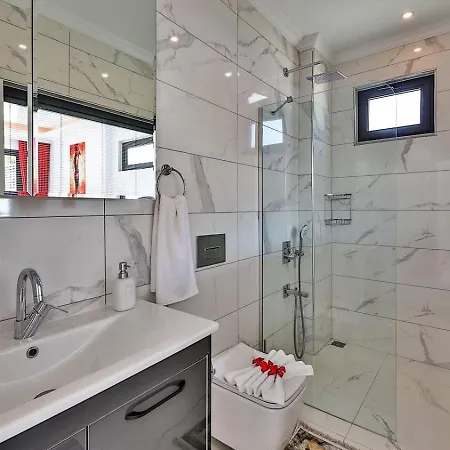 Yesilkoey 2 Bedroom Secluded With Private Pool Hot Tub