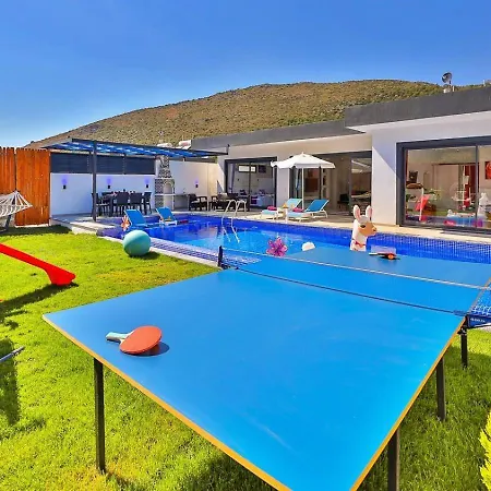 Yesilkoey 2 Bedroom Secluded With Private Pool Hot Tub
