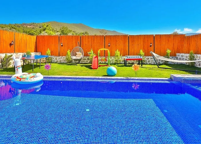 Yesilkoey 2 Bedroom Secluded With Private Pool Hot Tub *