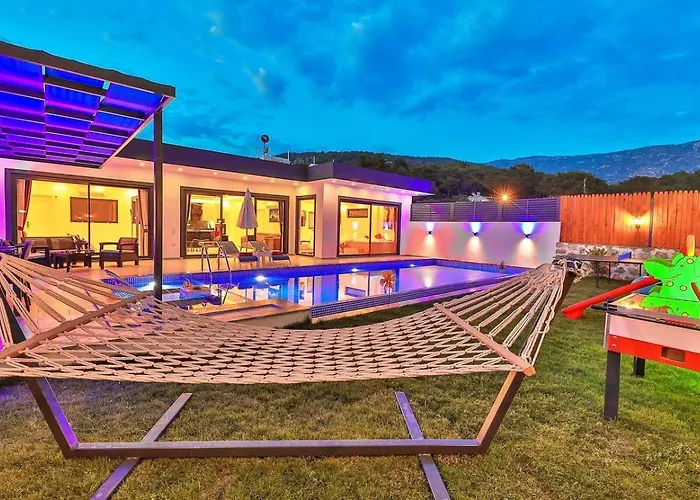 Yesilkoey 2 Bedroom Secluded With Private Pool Hot Tub Kalkan