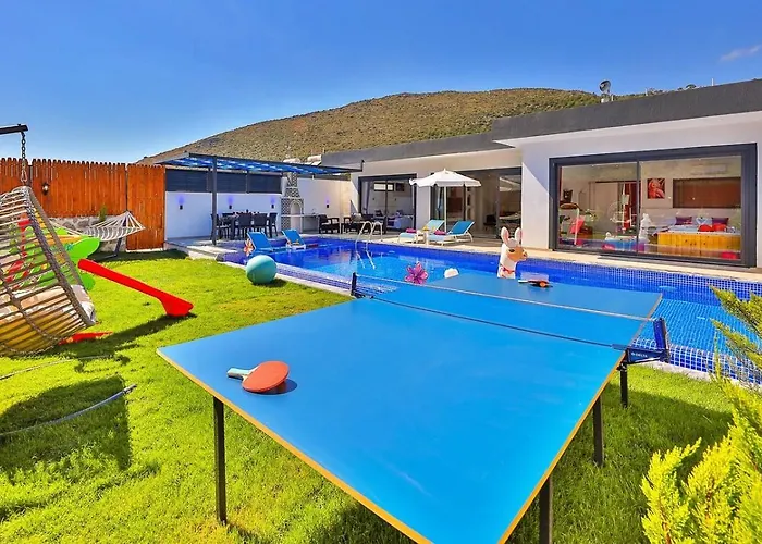 Yesilkoey 2 Bedroom Secluded With Private Pool Hot Tub