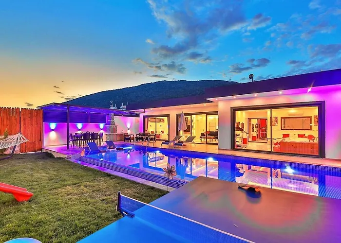 Yesilkoey 2 Bedroom Secluded With Private Pool Hot Tub